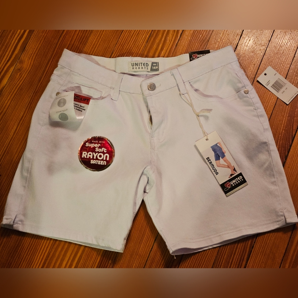 UNITED HEARTS WHITE MID-RISE BURMUDA SHORT-SIZE 14P -NWT